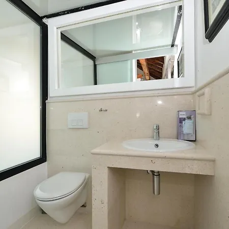 Beautiful In With Outdoor Swimming Pool *