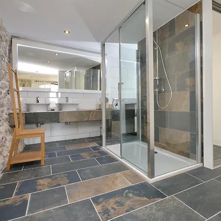Beautiful In With Outdoor Swimming Pool