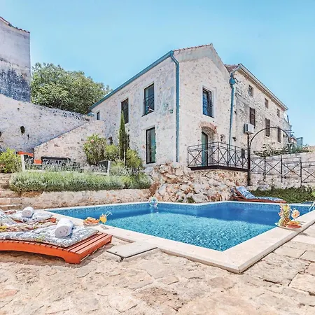 Beautiful In With Outdoor Swimming Pool * تكون