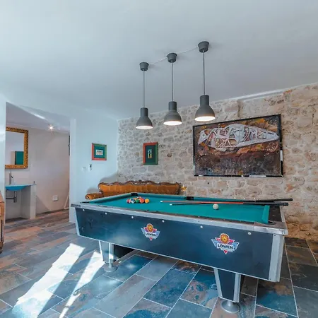 Beautiful In With Outdoor Swimming Pool *