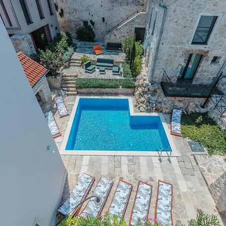 Beautiful In With Outdoor Swimming Pool بيت للعطل