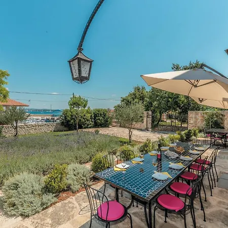 Pet Friendly In בית נופש